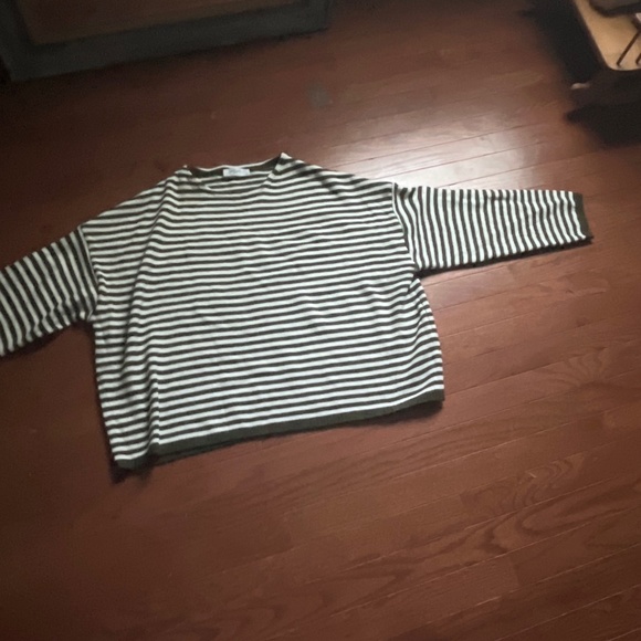 Carly Jean Los Angeles Sweaters - Olive striped colored crew neck